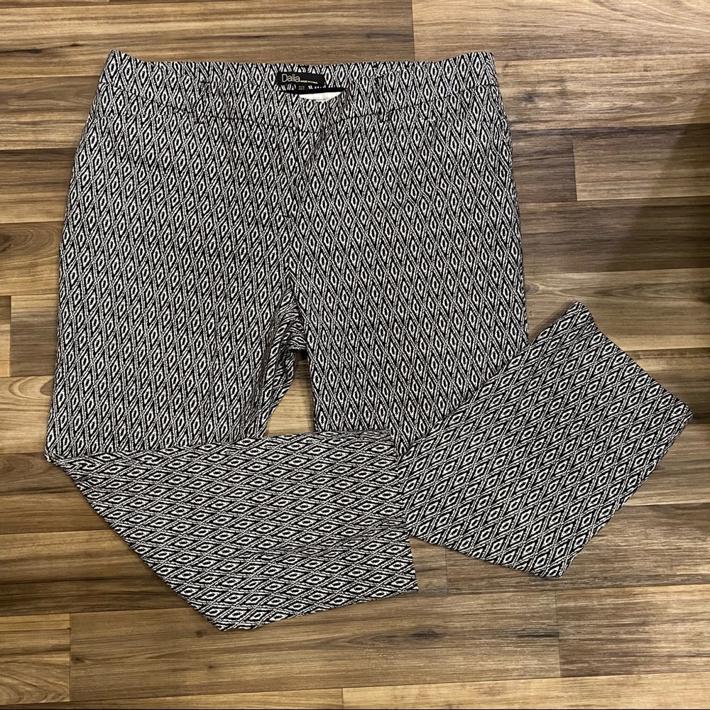 Dalia black and white crop pants size 10